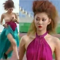 Xu hướng thời trang - Người mẫu bị rơi váy khi diễn quảng cáo