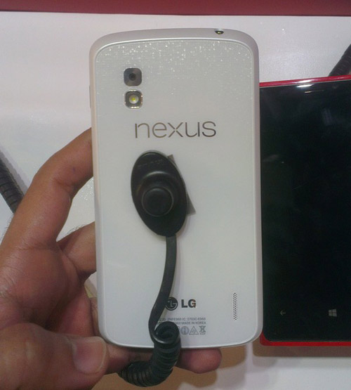 Nexus 4 màu trắng sẽ chạy Android 4.3 - 1