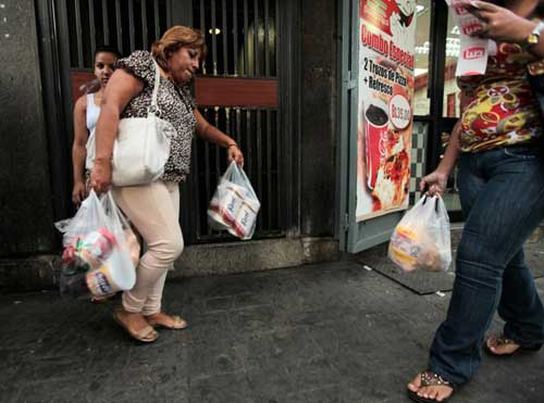Venezuela: Dân sốt vó lo thiếu giấy vệ sinh - 1