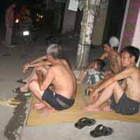 Tin tức trong ngày - Nửa đêm hú hét réo tên "ông điện lực"