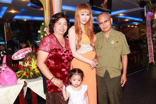 Sao Việt “đốt tiền” vào sinh nhật - 8