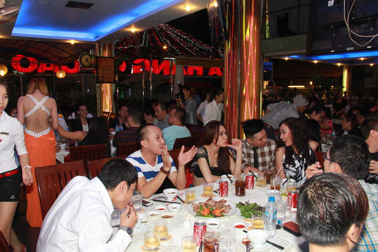 Sao Việt “đốt tiền” vào sinh nhật - 10