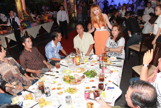 Sao Việt “đốt tiền” vào sinh nhật - 11