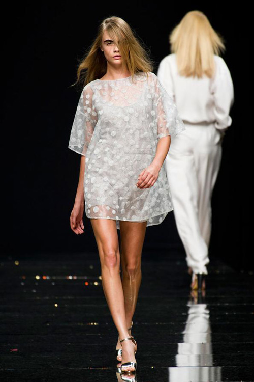 Mặc xuyên thấu đẹp và không phản cảm - 9