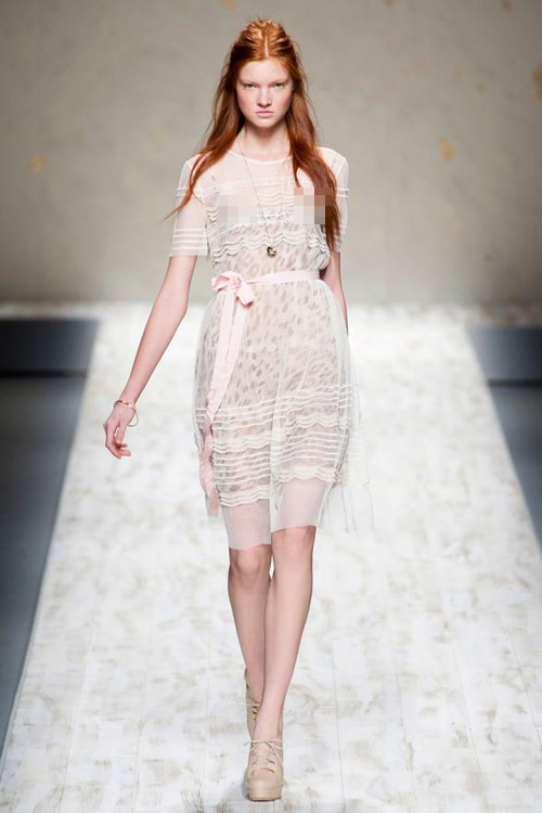 Mặc xuyên thấu đẹp và không phản cảm - 10