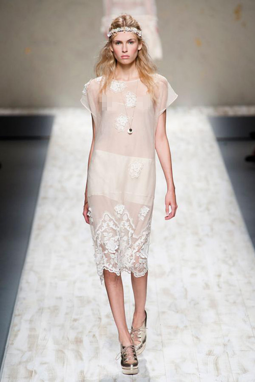 Mặc xuyên thấu đẹp và không phản cảm - 12