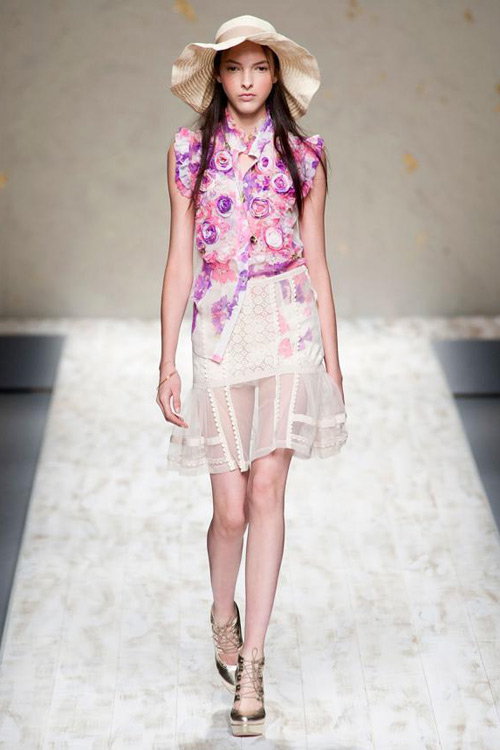 Mặc xuyên thấu đẹp và không phản cảm - 15