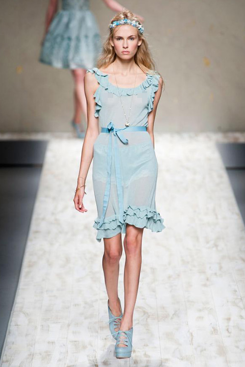 Mặc xuyên thấu đẹp và không phản cảm - 16