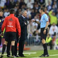 Bóng đá - Mourinho bị đuổi vì cãi trọng tài