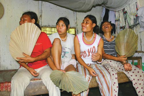 Phận đời "bóng hồng lang bạt" bị xâm hại - 4