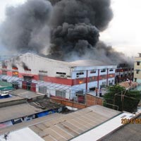 Tin tức trong ngày - Cháy công ty giày da, công nhân tháo chạy