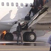 Tin tức trong ngày - Nga: Máy bay vừa hạ cánh vừa cháy