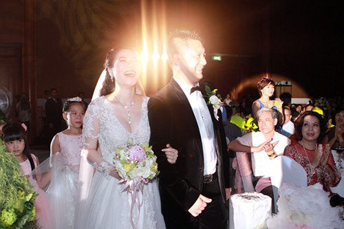 Mỹ Dung mang bầu vẫn làm cô dâu xinh - 12