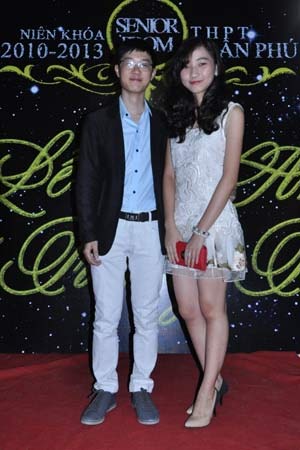 Trò 12 đẹp lung linh tại lễ trưởng thành - 13