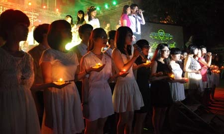 Trò 12 đẹp lung linh tại lễ trưởng thành - 3