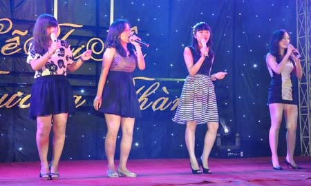 Trò 12 đẹp lung linh tại lễ trưởng thành - 4