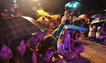 Trò 12 đẹp lung linh tại lễ trưởng thành - 7