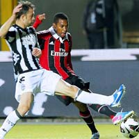Bóng đá - Siena – Milan: Thoát hiểm