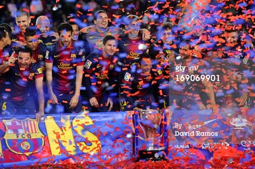 Video & chùm ảnh Barca nâng cúp La Liga - 6