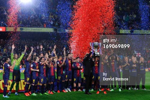 Video & chùm ảnh Barca nâng cúp La Liga - 7