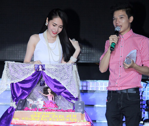 Thủy Tiên gợi cảm "hớp hồn" fan - 9