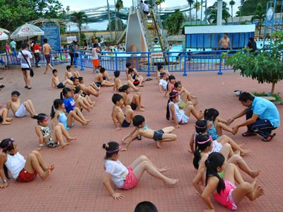Tây Nguyên - thiếu nơi cho trẻ học bơi - 1