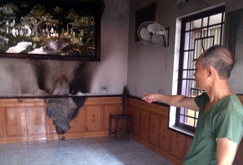 Cháy trong ngôi nhà khóa, 2 người bỏng nặng - 2