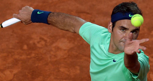 HOT: Federer phản bác chỉ trích cú giao bóng - 1