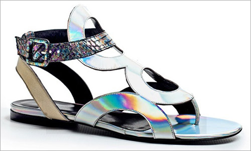 Chọn sandal xinh cho mùa nghỉ biển - 17