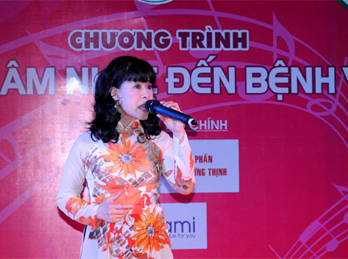 Bùi Anh Tuấn gây xúc động tại quê Bác - 12