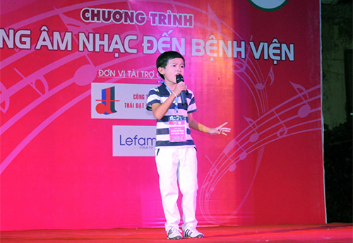 Bùi Anh Tuấn gây xúc động tại quê Bác - 18