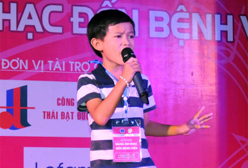 Bùi Anh Tuấn gây xúc động tại quê Bác - 19