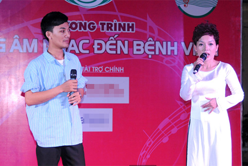 Bùi Anh Tuấn gây xúc động tại quê Bác - 20
