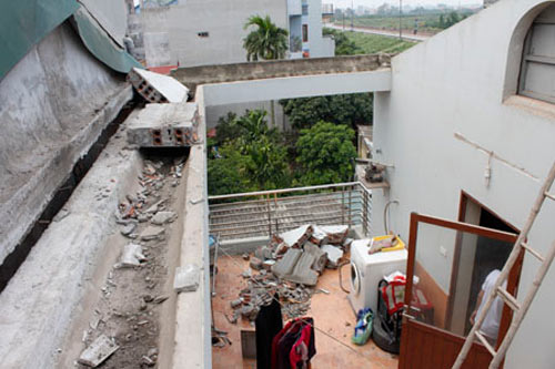 74 tuổi, chưa từng thấy lốc xoáy như vậy ở HN - 2