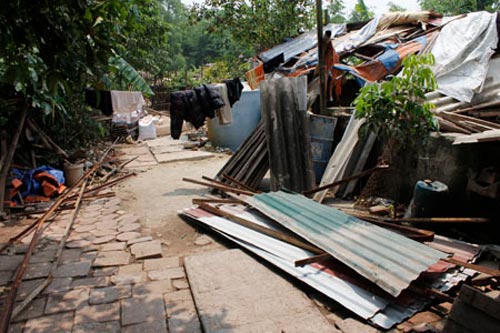 74 tuổi, chưa từng thấy lốc xoáy như vậy ở HN - 3