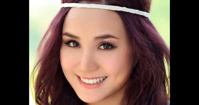 Vy Oanh là một nữ ca sỹ có gương mặt đáng yêu với nụ cười dễ làm tan chảy trái tim các chàng trai.