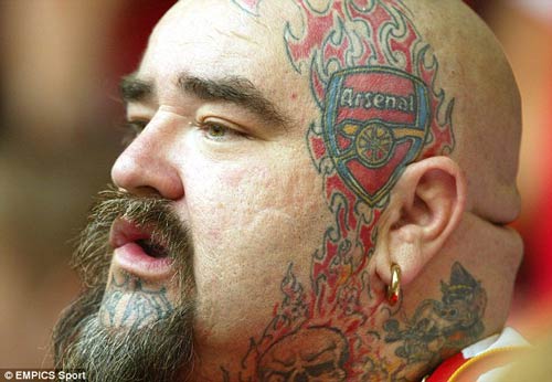 Fan cuồng MU xăm hình siêu khủng - 5