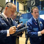 Phố Wall giảm điểm trong nghi hoặc