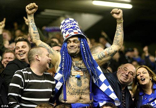 Fan cuồng MU xăm hình siêu khủng - 3