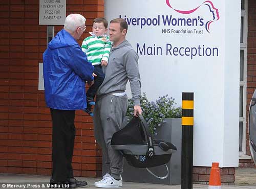 Rooney hào hứng khoe con trai thứ hai - 5