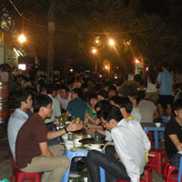 Thị trường - Tiêu dùng - Nóng bức, vỉa hè thành thiên đường kinh doanh