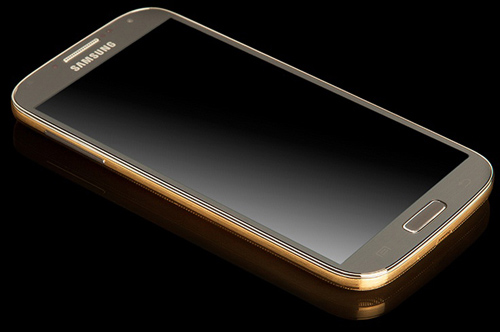 Galaxy S4 mạ vàng đầu tiên trên thế giới - 1