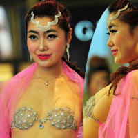 Xu hướng thời trang - Mẫu ô-tô mặc áo ngực nạm kim cương