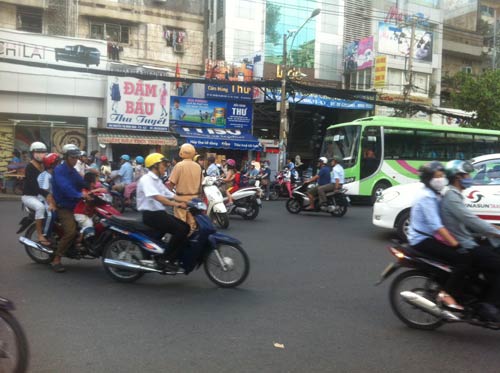 TPHCM: Giao thông hỗn loạn vì mất điện - 6
