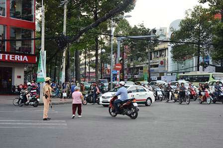 TPHCM: Giao thông hỗn loạn vì mất điện - 5