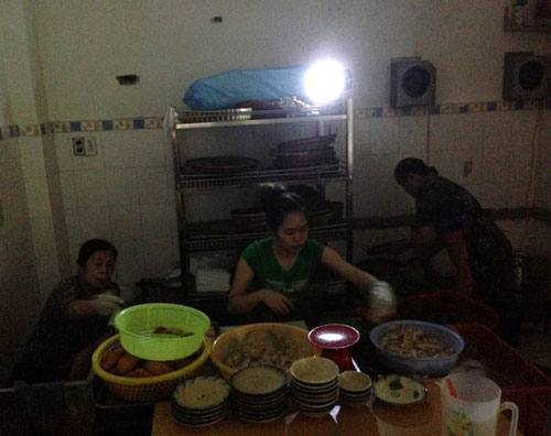 Thiệt hại lớn vì mất điện đột ngột - 5