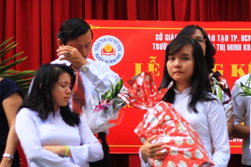 Mẹ khóc cùng con ngày chia tay mái trường - 2