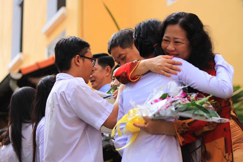 Mẹ khóc cùng con ngày chia tay mái trường - 6