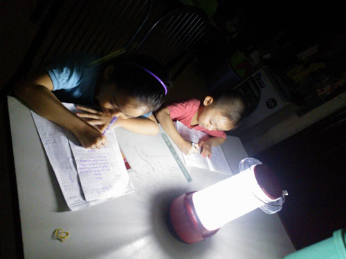 Thiệt hại lớn vì mất điện đột ngột - 4