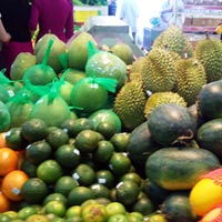 Thị trường - Tiêu dùng - Vắng khách thực phẩm vẫn quyết giữ giá